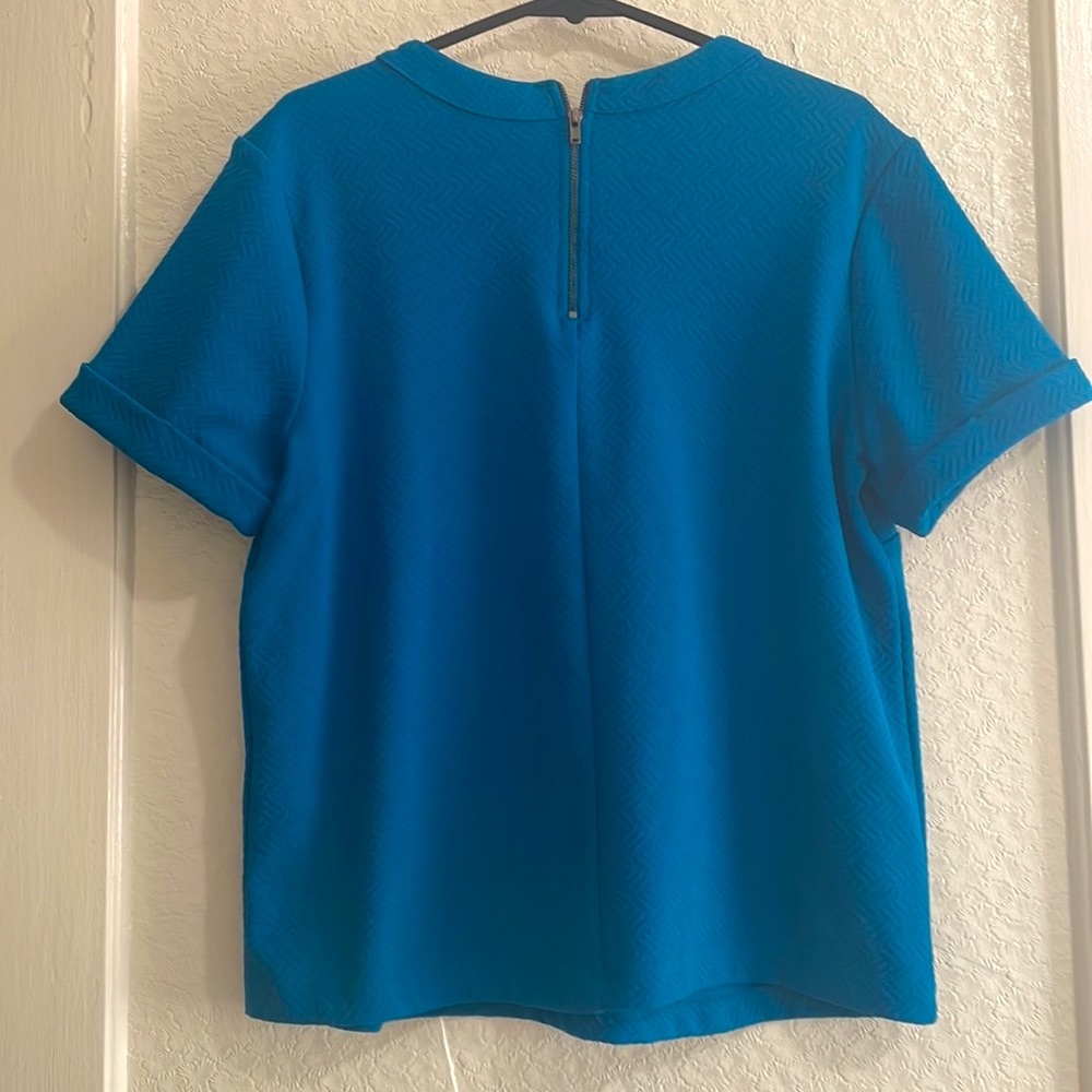 Forever 21 textured teal tee with rolled cuffs - Picture 2 of 5